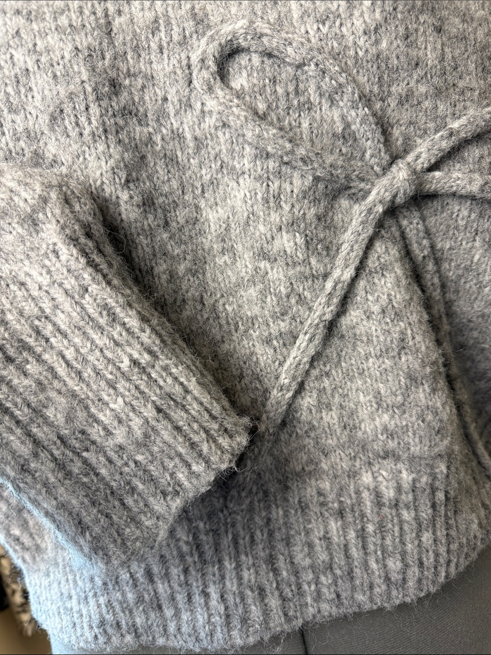 Cozy Women's Gray Knit Sweater with Side Bow Detail - Picture 5 of 8